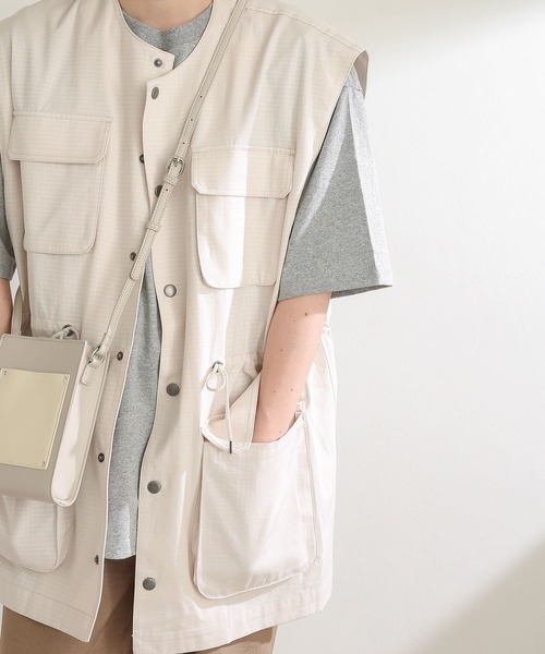 SENSE OF PLACE by URBAN RESEARCH(センスオブプレイスバイアーバンリサーチ)の「『ユニセックス』マルチポケットミリタリーベスト(ベスト・メンズ・ライトカーキ/ブラック/ライトベージュ・LARGE/MEDIUM)」の13枚目の写真