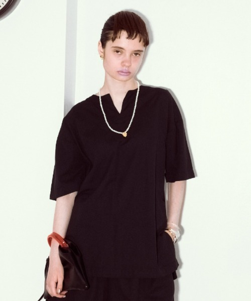 manana suerte（マニャーナスエルテ）の「コットンリネン スリットネックプルオーバー（シャツ/ブラウス・レディース・グレー/ブラック/グリーン・FREE）」の2枚目の写真