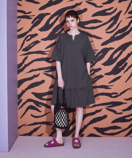 manana suerte（マニャーナスエルテ）の「コットンリネン スリットネックプルオーバー（シャツ/ブラウス・レディース・グレー/ブラック/グリーン・FREE）」の9枚目の写真