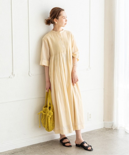 IENA（イエナ）の「《WEB限定追加》コットンボイルピンタックシャツワンピース（ワンピース・レディース・ブラック/ベージュ・38/36）」の3枚目の写真