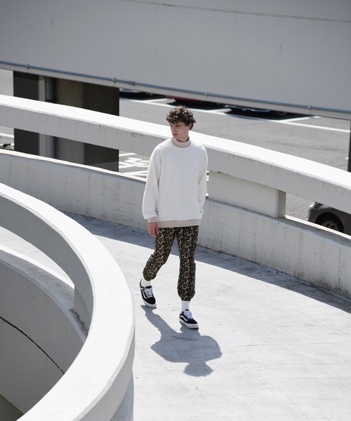 SUPERTHANKS（スーパーサンクス）の「リブモックネックオーバーサイズカットソー ビッグシルエット（ユニセックス）BRUSHED RIB MOCKNECK（ニット/セーター・メンズ・ブルー/ブラック/オフホワイト・S/M/L）」の4枚目の写真