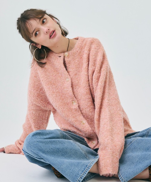 coca(coca)(コカ)の「ブークレニットクルーネックカーディガン(カーディガン/ボレロ・レディース・イエロー/ブルー/ベージュ/チャコールグレー/ターコイズブルー/ライトピンク/グレイッシュベージュ/ライトブルー・M/L)」の16枚目の写真