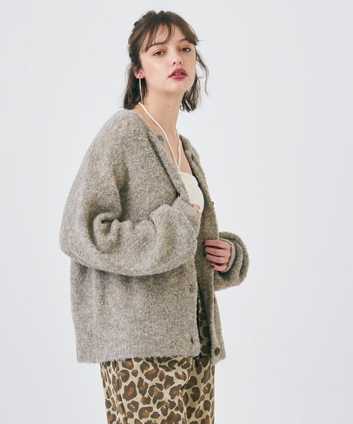 coca(coca)(コカ)の「ブークレニットクルーネックカーディガン(カーディガン/ボレロ・レディース・イエロー/ブルー/ベージュ/チャコールグレー/ターコイズブルー/ライトピンク/グレイッシュベージュ/ライトブルー・M/L)」の9枚目の写真