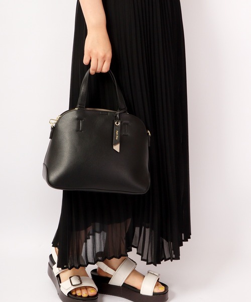 Legato Largo(レガートラルゴ)の「Legato Largo 軽量フェイクレザー2WAYショルダーバッグ(ショルダーバッグ・レディース・ブラック/アイボリー/グレイッシュベージュ/ブルーグレー・FREE)」の2枚目の写真