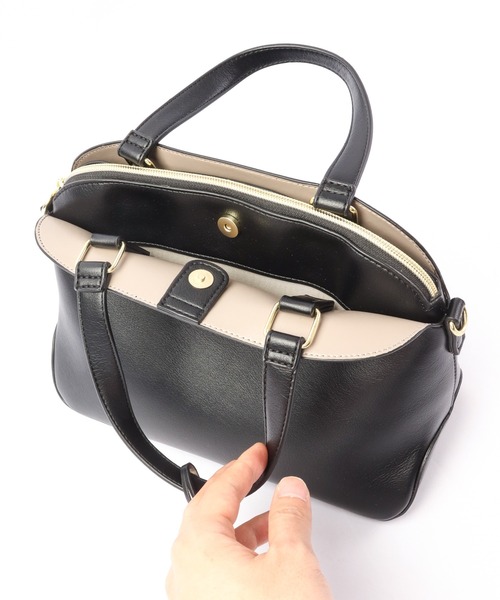 Legato Largo(レガートラルゴ)の「Legato Largo 軽量フェイクレザー2WAYショルダーバッグ(ショルダーバッグ・レディース・ブラック/アイボリー/グレイッシュベージュ/ブルーグレー・FREE)」の9枚目の写真