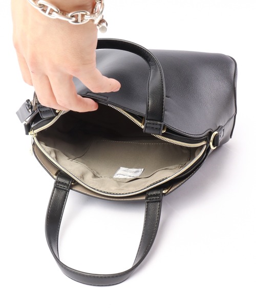 Legato Largo(レガートラルゴ)の「Legato Largo 軽量フェイクレザー2WAYショルダーバッグ(ショルダーバッグ・レディース・ブラック/アイボリー/グレイッシュベージュ/ブルーグレー・FREE)」の10枚目の写真