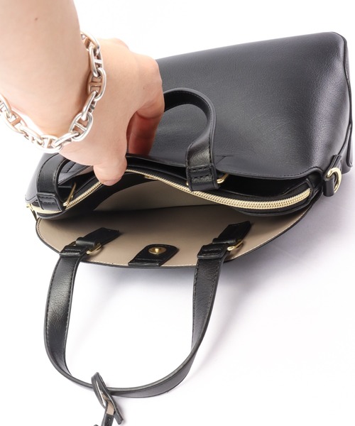 Legato Largo(レガートラルゴ)の「Legato Largo 軽量フェイクレザー2WAYショルダーバッグ(ショルダーバッグ・レディース・ブラック/アイボリー/グレイッシュベージュ/ブルーグレー・FREE)」の11枚目の写真