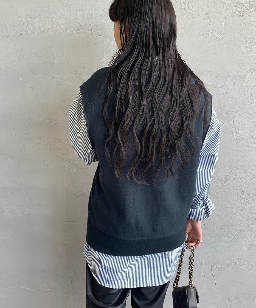 AMERICANA（アメリカーナ）の「[Americana×JEANS FACTORY/アメリカーナ×ジーンズファクトリー] 別注 AMERICAN STATE ロゴプリントスウェットベスト（ベスト・レディース・アイボリー/スミクロ/パープル・ONE SIZE）」の18枚目の写真