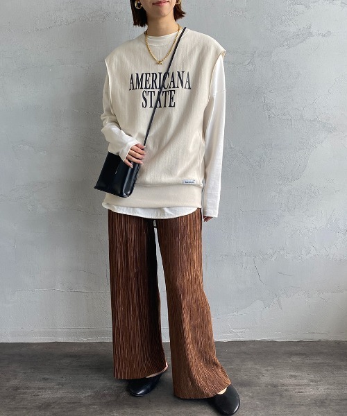 AMERICANA（アメリカーナ）の「[Americana×JEANS FACTORY/アメリカーナ×ジーンズファクトリー] 別注 AMERICAN STATE ロゴプリントスウェットベスト（ベスト・レディース・アイボリー/スミクロ/パープル・ONE SIZE）」の10枚目の写真