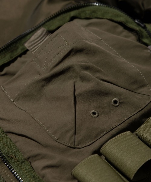 glamb（グラム）の「Photographer Mountain Parka / フォトグラファーマウンテンパーカー（マウンテンパーカー・メンズ・カーキ/ブラック・M/S/L）」の11枚目の写真