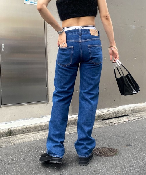 WHO'S WHO gallery（フーズフーギャラリー）の「SATURN RETURN ローライズデニム（デニムパンツ・レディース・ブラック/ネイビー/ブルー・FREE）」の7枚目の写真