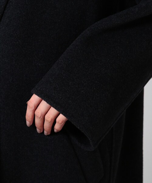 UNTITLED(アンタイトル)の「◆【Oggi.jp掲載/ゆったり羽織れる】リバー素材 オーバーチェスターコート<きれいめにもカジュアルにも活躍>(チェスターコート・レディース・ブラック/サンドベージュ/チャコールグレー/ライトベージュ・44/03/02/04/00/48/01)」の10枚目の写真