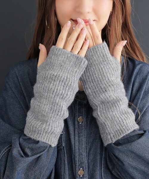 osharewalker（オシャレウォーカー）の「『シンプルニットハンドウォーマー』（手袋・レディース・ブラック/グレー/アイボリー・FREE）」の4枚目の写真
