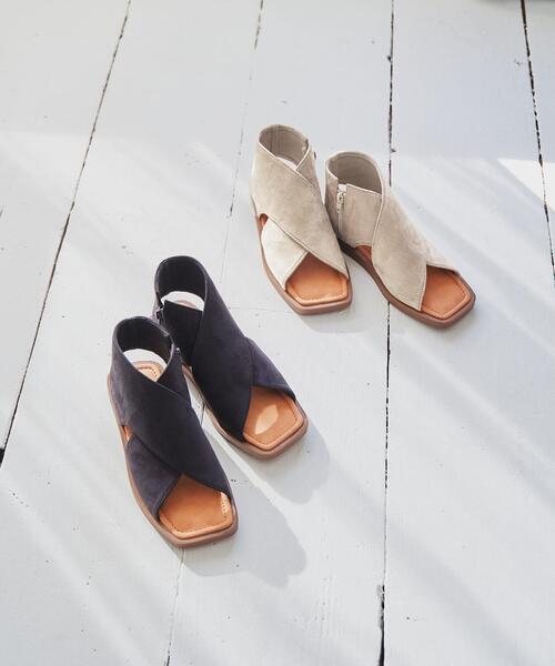 coen(コーエン)の「スクエアトゥクロスブーツサンダル(サンダル・レディース・ベージュ/ダークグレー/オレンジ系その他・S/M/L/XL)」の4枚目の写真