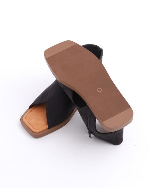 coen(コーエン)の「スクエアトゥクロスブーツサンダル(サンダル・レディース・ベージュ/ダークグレー/オレンジ系その他・S/M/L/XL)」の18枚目の写真