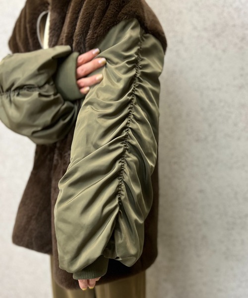 mi via loca(ミヴィアロカ)の「MA-1身頃ファー中綿ジャケット(ミリタリージャケット・レディース・ブラック/カーキ・FREE)」の21枚目の写真