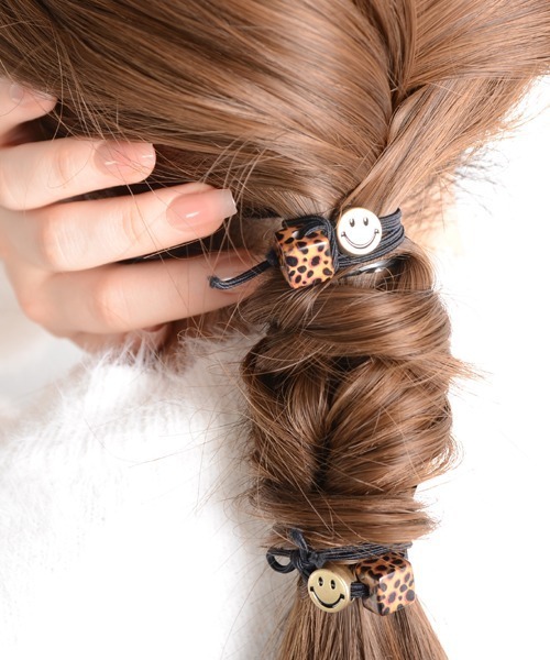 VIBGYOR Women（ヴィブジョー　ウィメン）の「【float】ヒョウ柄キューブ＆スマイル ヘアゴム【2個セット】（ヘアゴム・レディース・レオパード・FREE）」の5枚目の写真