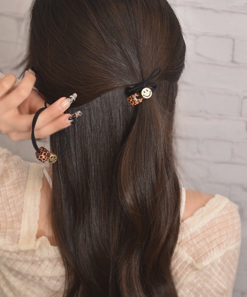 VIBGYOR Women（ヴィブジョー　ウィメン）の「【float】ヒョウ柄キューブ＆スマイル ヘアゴム【2個セット】（ヘアゴム・レディース・レオパード・FREE）」の7枚目の写真