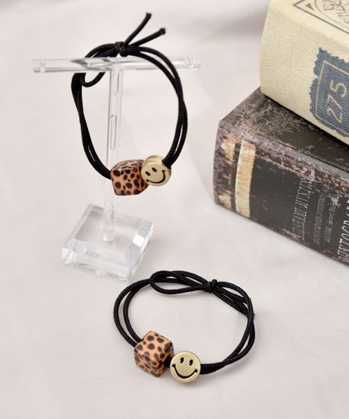 VIBGYOR Women（ヴィブジョー　ウィメン）の「【float】ヒョウ柄キューブ＆スマイル ヘアゴム【2個セット】（ヘアゴム・レディース・レオパード・FREE）」の14枚目の写真