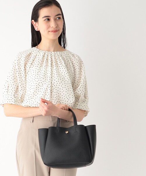 OPAQUE.CLIP(オペークドットクリップ)の「◆4ポケット トートバッグ【軽量/2WAY】(トートバッグ・レディース・ベージュ/ライトグリーン/グレー/ブラック/ブラック系1/グレー系1/ブルー系6・00)」の2枚目の写真