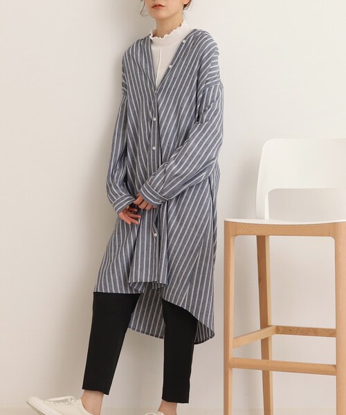 SHOO・LA・RUE（シューラルー）の「◆【UVカット/抗菌防臭/吸水速乾】大人のためのフレンチリネンブレンド 前あきロングシャツ（ワンピース・レディース・ホワイト系/ネイビー系2/ネイビー系7/ブルー系2/ピンク系/マスタード/カーキ/ライトブルー・02/03/04）」の6枚目の写真