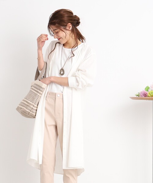 SHOO・LA・RUE（シューラルー）の「◆【UVカット/抗菌防臭/吸水速乾】大人のためのフレンチリネンブレンド 前あきロングシャツ（ワンピース・レディース・ホワイト系/ネイビー系2/ネイビー系7/ブルー系2/ピンク系/マスタード/カーキ/ライトブルー・02/03/04）」の19枚目の写真