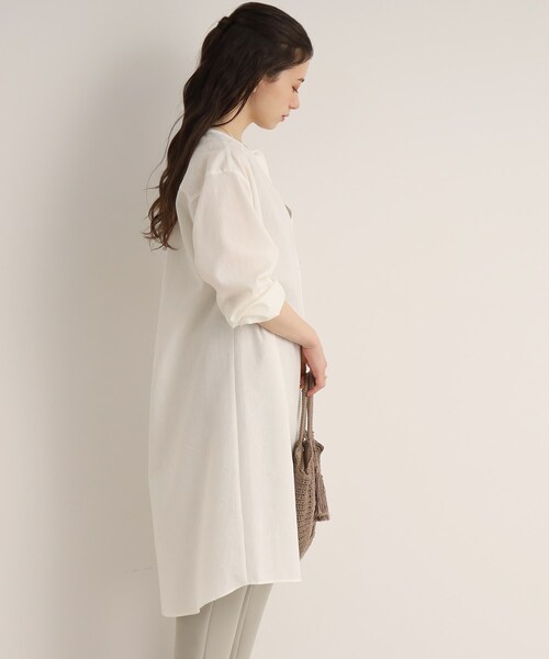 SHOO・LA・RUE（シューラルー）の「◆【UVカット/抗菌防臭/吸水速乾】大人のためのフレンチリネンブレンド 前あきロングシャツ（ワンピース・レディース・ホワイト系/ネイビー系2/ネイビー系7/ブルー系2/ピンク系/マスタード/カーキ/ライトブルー・02/03/04）」の13枚目の写真