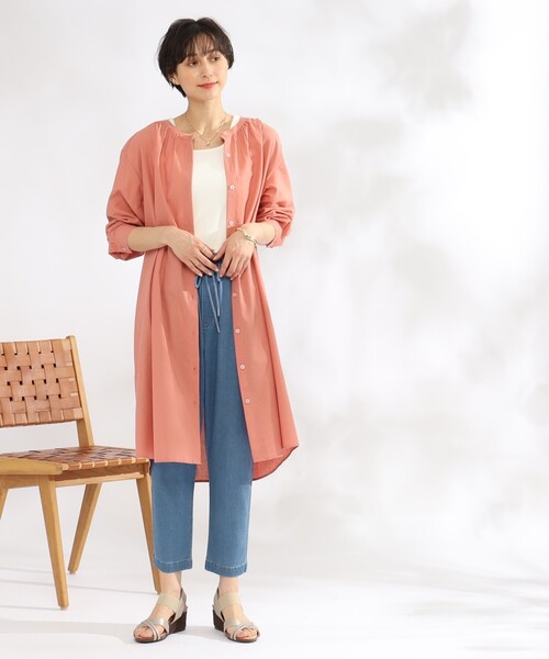 SHOO・LA・RUE（シューラルー）の「◆【UVカット/抗菌防臭/吸水速乾】大人のためのフレンチリネンブレンド 前あきロングシャツ（ワンピース・レディース・ホワイト系/ネイビー系2/ネイビー系7/ブルー系2/ピンク系/マスタード/カーキ/ライトブルー・02/03/04）」の14枚目の写真