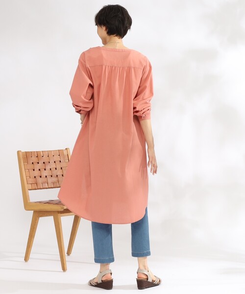 SHOO・LA・RUE（シューラルー）の「◆【UVカット/抗菌防臭/吸水速乾】大人のためのフレンチリネンブレンド 前あきロングシャツ（ワンピース・レディース・ホワイト系/ネイビー系2/ネイビー系7/ブルー系2/ピンク系/マスタード/カーキ/ライトブルー・02/03/04）」の11枚目の写真