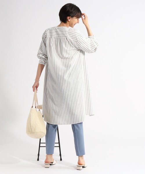 SHOO・LA・RUE（シューラルー）の「◆【UVカット/抗菌防臭/吸水速乾】大人のためのフレンチリネンブレンド 前あきロングシャツ（ワンピース・レディース・ホワイト系/ネイビー系2/ネイビー系7/ブルー系2/ピンク系/マスタード/カーキ/ライトブルー・02/03/04）」の18枚目の写真