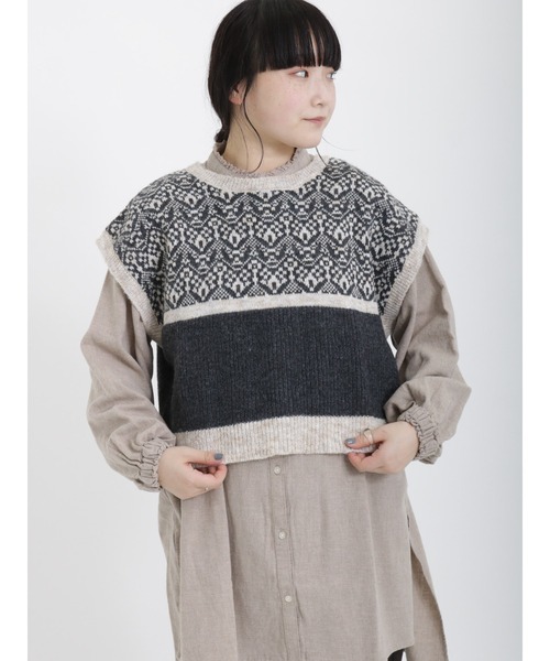 Samansa Mos2（サマンサ モスモス）の「ジャカード配色前後着ベスト（ベスト・レディース・ブルー/モカ/チャコール・ﾌﾘ-）」の2枚目の写真