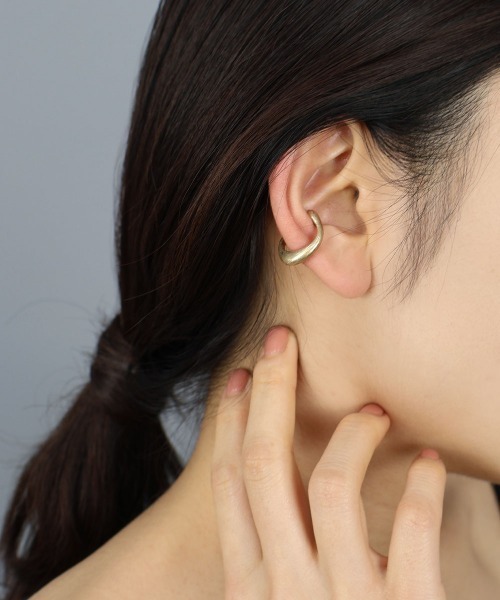 CEMONEMO（セモネモ）の「【金属アレルギー対応】 マットメタル ねじり ニュアンス イヤーカフ / ニッケルフリー（イヤーカフ・レディース・シルバー/ゴールド・FREE）」の12枚目の写真