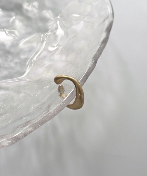 CEMONEMO（セモネモ）の「【金属アレルギー対応】 マットメタル ねじり ニュアンス イヤーカフ / ニッケルフリー（イヤーカフ・レディース・シルバー/ゴールド・FREE）」の9枚目の写真