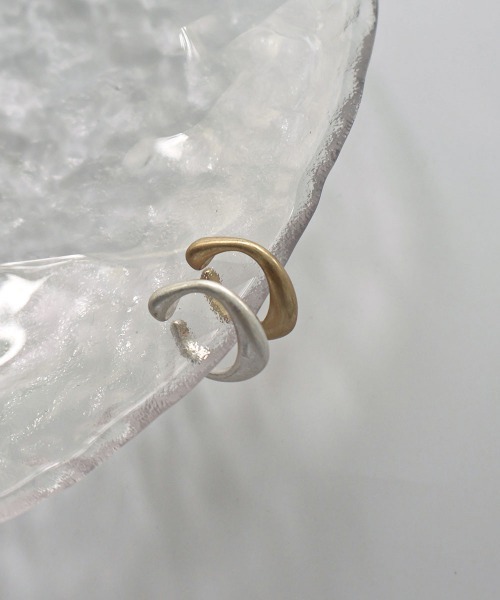 CEMONEMO（セモネモ）の「【金属アレルギー対応】 マットメタル ねじり ニュアンス イヤーカフ / ニッケルフリー（イヤーカフ・レディース・シルバー/ゴールド・FREE）」の3枚目の写真