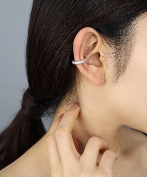 CEMONEMO（セモネモ）の「【金属アレルギー対応】 マットメタル ねじり ニュアンス イヤーカフ / ニッケルフリー（イヤーカフ・レディース・シルバー/ゴールド・FREE）」の13枚目の写真