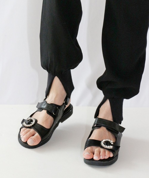 Fin(フィン)の「ダブルベルトビジューサンダル【低反発スポンジ入り】(サンダル・レディース・アイボリー/ブラック・S/M/L/LL)」の10枚目の写真