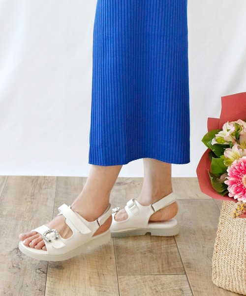 Fin(フィン)の「ダブルベルトビジューサンダル【低反発スポンジ入り】(サンダル・レディース・アイボリー/ブラック・S/M/L/LL)」の12枚目の写真