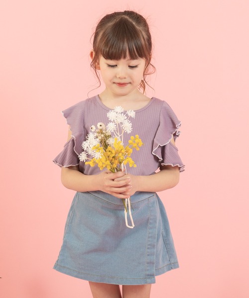 URBAN CHERRY（アーバンチェリー）の「【快適さらリブ素材】リブフリルショルダーカットデザイントップス（Tシャツ/カットソー・キッズ・パープル/アイボリー/ブルー/ピンク/ブラック・110cm/140cm/120cm/130cm/150cm）」の5枚目の写真