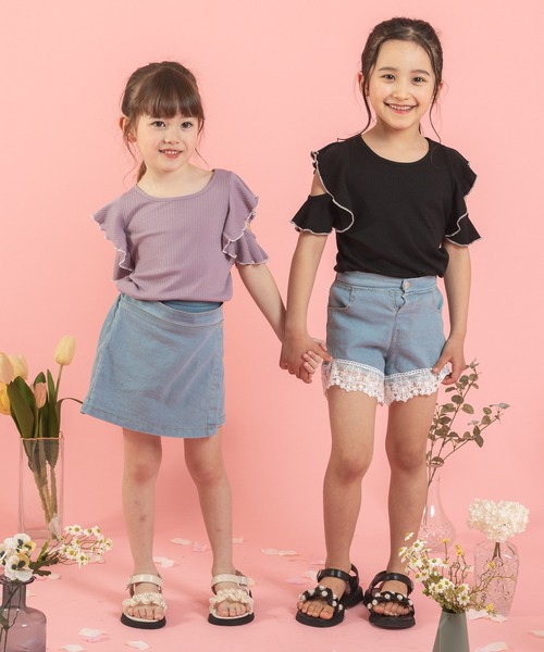 URBAN CHERRY（アーバンチェリー）の「【快適さらリブ素材】リブフリルショルダーカットデザイントップス（Tシャツ/カットソー・キッズ・パープル/アイボリー/ブルー/ピンク/ブラック・110cm/140cm/120cm/130cm/150cm）」の10枚目の写真