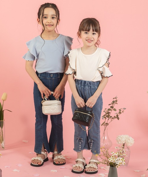 URBAN CHERRY（アーバンチェリー）の「【快適さらリブ素材】リブフリルショルダーカットデザイントップス（Tシャツ/カットソー・キッズ・パープル/アイボリー/ブルー/ピンク/ブラック・110cm/140cm/120cm/130cm/150cm）」の8枚目の写真