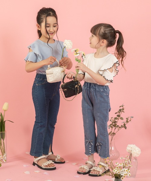 URBAN CHERRY（アーバンチェリー）の「【快適さらリブ素材】リブフリルショルダーカットデザイントップス（Tシャツ/カットソー・キッズ・パープル/アイボリー/ブルー/ピンク/ブラック・110cm/140cm/120cm/130cm/150cm）」の9枚目の写真