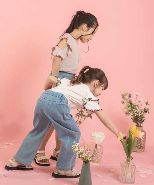 URBAN CHERRY（アーバンチェリー）の「【快適さらリブ素材】リブフリルショルダーカットデザイントップス（Tシャツ/カットソー・キッズ・パープル/アイボリー/ブルー/ピンク/ブラック・110cm/140cm/120cm/130cm/150cm）」の14枚目の写真