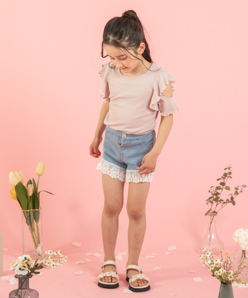 URBAN CHERRY（アーバンチェリー）の「【快適さらリブ素材】リブフリルショルダーカットデザイントップス（Tシャツ/カットソー・キッズ・パープル/アイボリー/ブルー/ピンク/ブラック・110cm/140cm/120cm/130cm/150cm）」の17枚目の写真