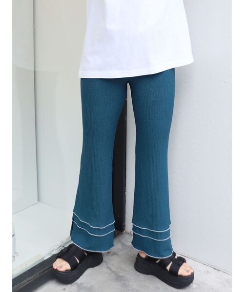 MURUA(ムルーア)の「シャーリングフレアパンツ(その他パンツ・レディース・ブラック/ブルー・FREE)」の1枚目の写真