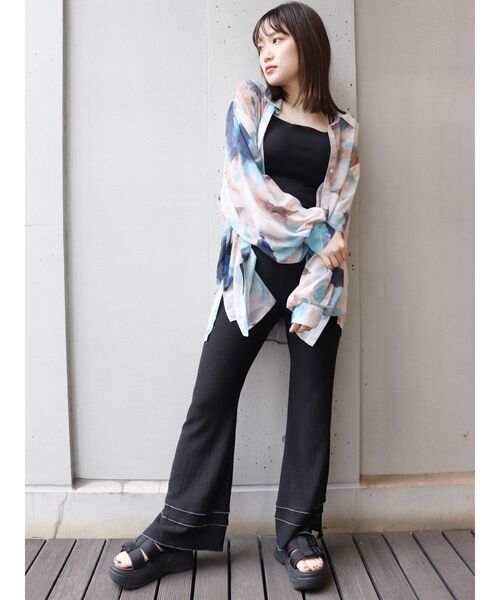 MURUA(ムルーア)の「シャーリングフレアパンツ(その他パンツ・レディース・ブラック/ブルー・FREE)」の4枚目の写真