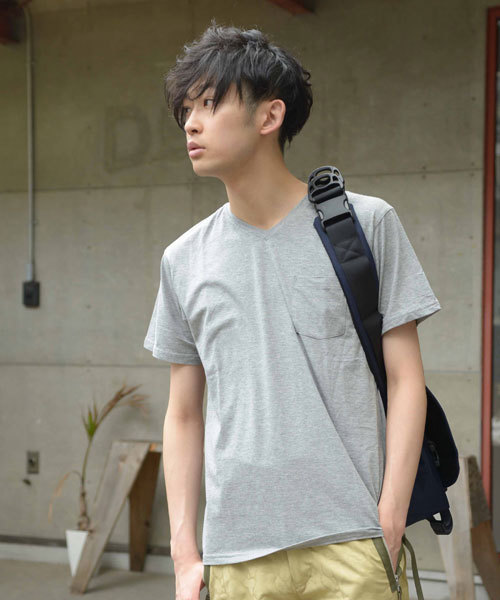 STUDIOUS（ステュディオス）の「【STUDIOUS】スーピマ天竺VネックTシャツ（Tシャツ/カットソー・メンズ・グリーン/ネイビー/グレー/オフホワイト/ブラック・2/3/1）」の4枚目の写真