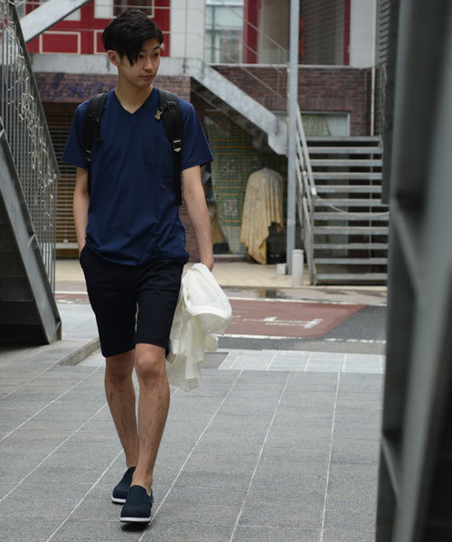 STUDIOUS（ステュディオス）の「【STUDIOUS】スーピマ天竺VネックTシャツ（Tシャツ/カットソー・メンズ・グリーン/ネイビー/グレー/オフホワイト/ブラック・2/3/1）」の17枚目の写真