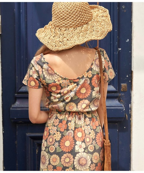 anap mimpi(アナップミンピ)の「レトロフラワーバックオープンTシャツ(Tシャツ/カットソー・レディース・ベージュ/ブラック・FREE)」の14枚目の写真