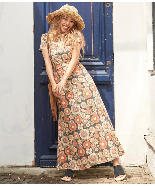 anap mimpi(アナップミンピ)の「レトロフラワーバックオープンTシャツ(Tシャツ/カットソー・レディース・ベージュ/ブラック・FREE)」の8枚目の写真