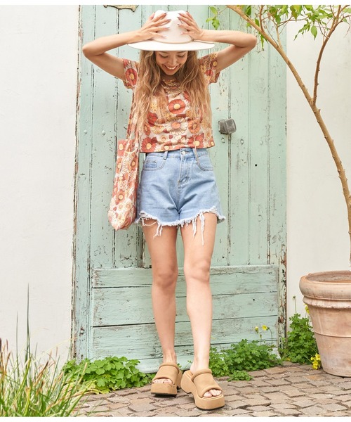 anap mimpi(アナップミンピ)の「レトロフラワーバックオープンTシャツ(Tシャツ/カットソー・レディース・ベージュ/ブラック・FREE)」の9枚目の写真